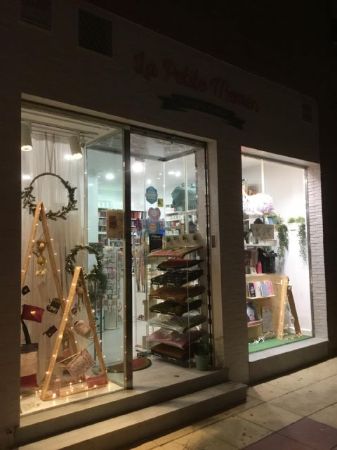 Estudio Fotográfico Moman, primer premio del concurso de escaparates navideños 2019 - 5, Foto 5