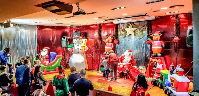 Papá Noel visita Cieza un año más para que ningún niño se quede sin jugar esta Navidad - 1, Foto 1