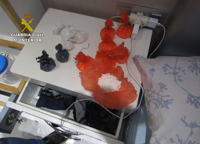 La Guardia Civil desmantela un activo punto de elaboración y distribución de cocaína en una céntrica vivienda de Calasparra - 4, Foto 4