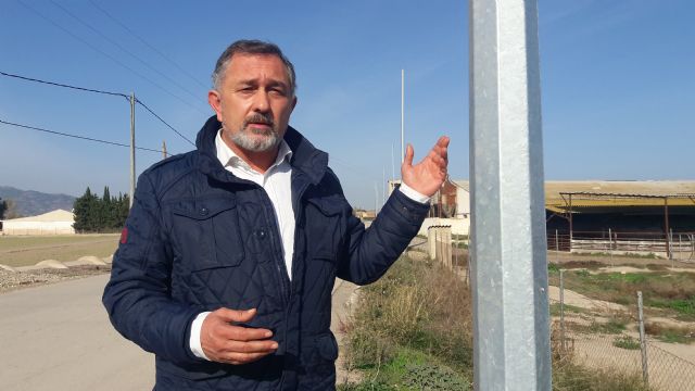 Indignación vecinal en Camino de Feli al conocer que sufrirán un nuevo retraso en la instalación del alumbrado público, que multiplica por 7 el plazo previsto - 1, Foto 1