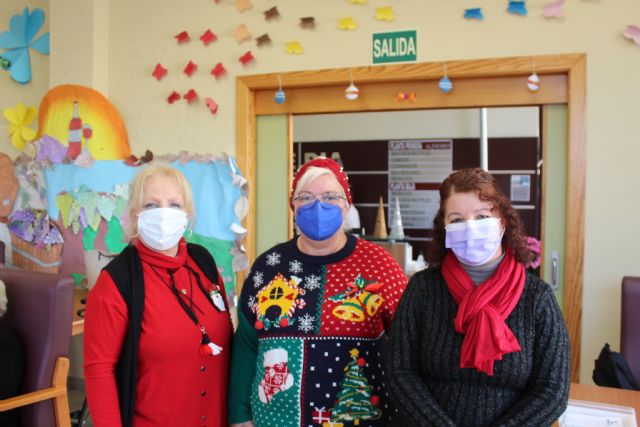 La Biblioteca Municipal acerca los libros a los mayores lumbrerenses con motivo de las fiestas de Navidad - 4, Foto 4