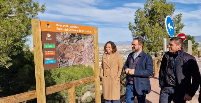 El alcalde de Lorca visita la nueva senda peatonal de circunvalación del Castillo que continúa la ampliación de la red de itinerarios ecoturísticos del municipio - 2, Foto 2