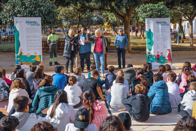 La actividad 'Los mayores nos enseñan' reúne a cinco centros de mayores y más de 100 escolares en el jardín José Antonio Camacho - 3, Foto 3
