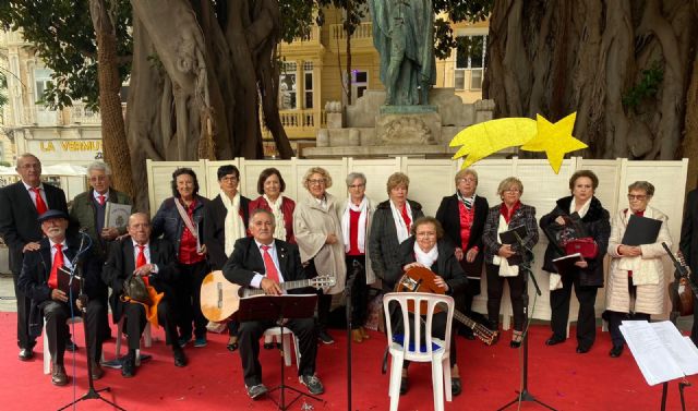 Niños y mayores celebran la Navidad con música, teatro y dulces tradicionales - 1, Foto 1