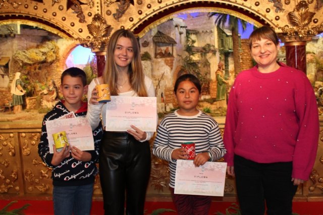 Entregan los premios a los ganadores del III Concurso de Postales de Navidad, Foto 2