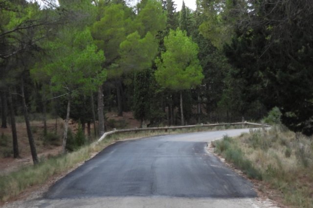 Realizan obras de mejora en dos viales del Parque Regional de Sierra Espuña, Foto 2