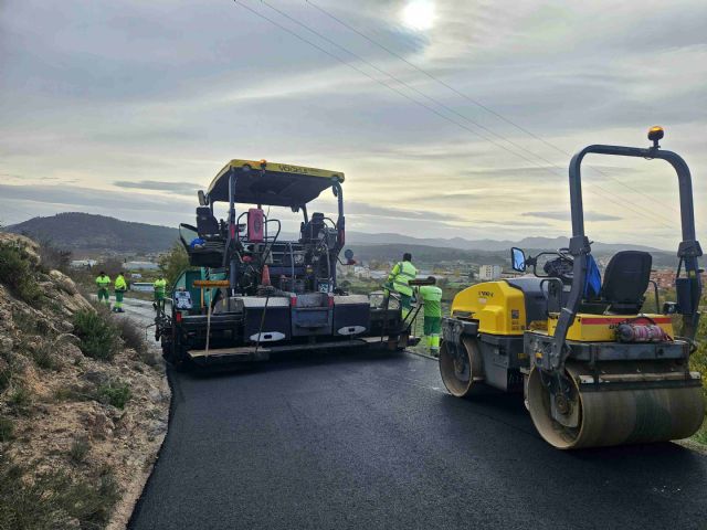 El Ayuntamiento de Caravaca renueva el asfaltado delcamino del Barrio Aranjuez - 1, Foto 1