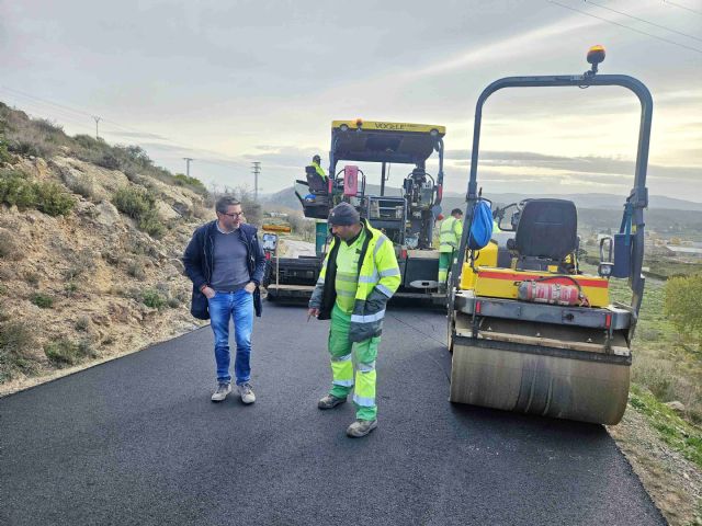 El Ayuntamiento de Caravaca renueva el asfaltado delcamino del Barrio Aranjuez - 2, Foto 2