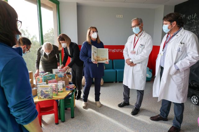 El Hospital Rafael Méndez de Lorca recibemedio centenar de nuevos libros infantiles - 5, Foto 5
