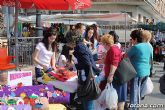 Los alumnos del colegio Reina Sofía y el IES Prado Mayor promocionan los productos de sus jóvenes empresas en el mercadillo semanal de Totana - 4