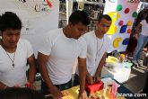 Los alumnos del colegio Reina Sofía y el IES Prado Mayor promocionan los productos de sus jóvenes empresas en el mercadillo semanal de Totana - 9