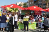 Los alumnos del colegio Reina Sofía y el IES Prado Mayor promocionan los productos de sus jóvenes empresas en el mercadillo semanal de Totana - 11
