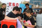 Los alumnos del Colegio Reina Sofía han promocionado y vendido los productos de sus jóvenes empresas en el mercadillo semanal de Totana - 11