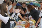 Los alumnos del Colegio Reina Sofía han promocionado y vendido los productos de sus jóvenes empresas en el mercadillo semanal de Totana - 31