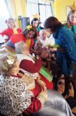 Autoridades municipales felicitan la Navidad a los usuarios de la Residencia La Purísima de Totana - 12
