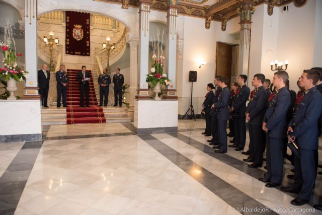 Los alumnos de la Academia General del Aire visitan el Palacio ...