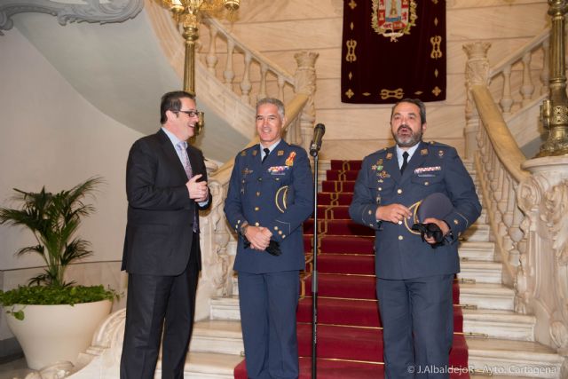 Los alumnos de la Academia General del Aire visitan el Palacio ...