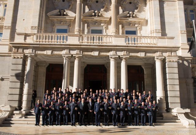 Los alumnos de la Academia General del Aire visitan el Palacio ...
