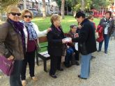 Mujeres de la Asociación de Amas de Casa de las Tres Ave Marías realizan una caminata popular y homenaje a las víctimas de la violencia de género - 4