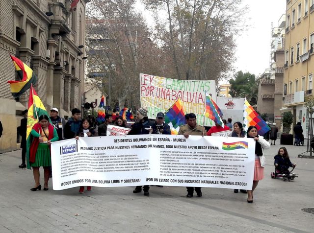 Manifestación y concentración en el consulado de Bolivia en Murcia - 5, Foto 5