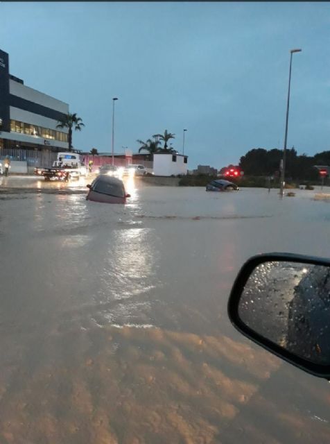 Las ramblas agravan la situación creada por los efectos del temporal de lluvia, que superó las previsiones oficiales en San Javier - 3, Foto 3