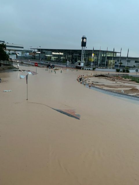 Las ramblas agravan la situación creada por los efectos del temporal de lluvia, que superó las previsiones oficiales en San Javier - 4, Foto 4