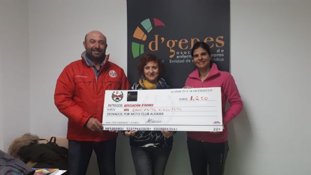 Motoclub Alhama entrega a DGenes 1.250 euros recaudados en la prueba del Campeonato Regional de Motocross, Foto 1