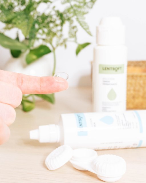 Las lentes de contacto pueden ser la solución más cómoda para aquellas personas a las que la mascarilla les empaña las gafas fácilmente - 1, Foto 1