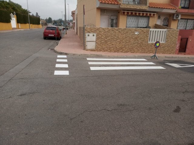    [They carry out horizontal road marking work on Ciudad de M�rida street to promote safety in this area of ??the El Parral urbanization, Foto 3