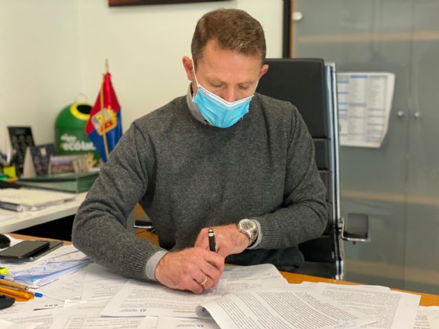 El Ayuntamiento de Torre Pacheco renueva convenio de colaboración con la Asociación Grupo de Coros y Danzas Virgen del Rosario - 1, Foto 1