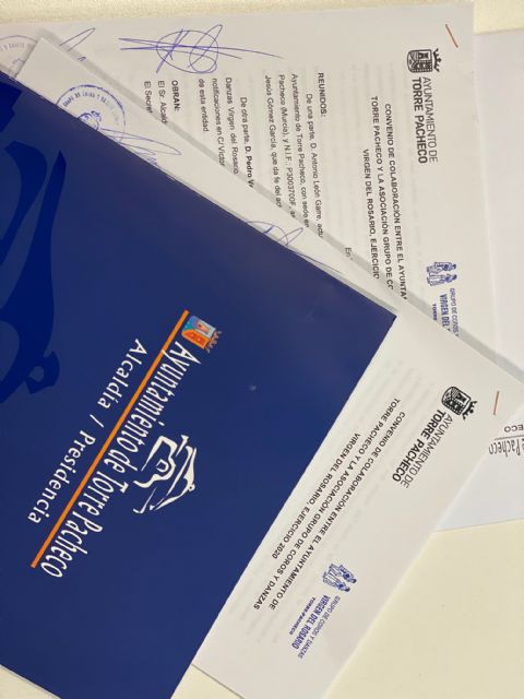 El Ayuntamiento de Torre Pacheco renueva convenio de colaboración con la Asociación Grupo de Coros y Danzas Virgen del Rosario - 3, Foto 3