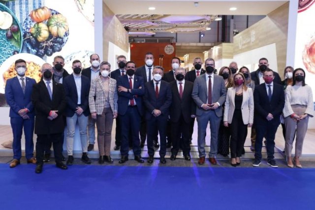 El Alcalde de Mula y la Concejala de Turismo asisten al principal escaparate turístico a nivel internacional, FITUR 2022 - 1, Foto 1
