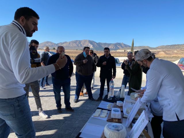 VOX visita las pedanías de Lorca olvidadas por PP y PSOE y muestra su apoyo a los ganaderos - 3, Foto 3