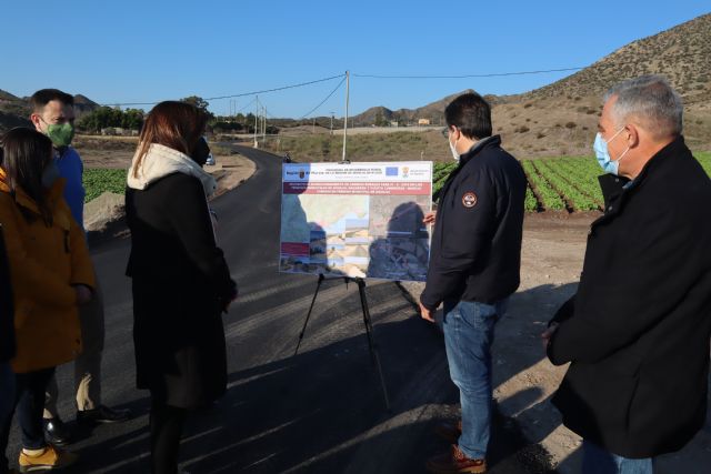 La alcaldesa visita junto al consejero las actuaciones desarrolladas en Los Collados de en Medio y Cabezo Negro - 1, Foto 1