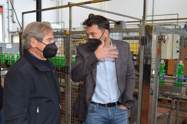 El alcalde López Manzanera visita la empresa local Grupo Forquisa - 2, Foto 2