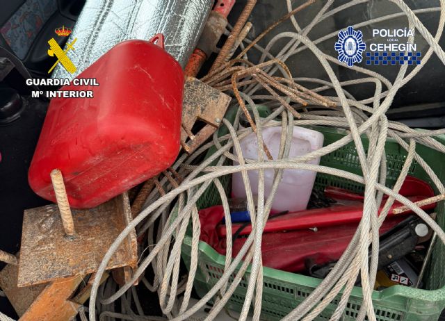 Detienen in fraganti a dos personas mientras robaban en casas de campo de Cehegín - 1, Foto 1