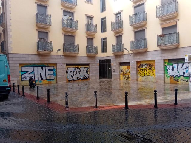 El barrio de San Juan renueva su imagen a través de la eliminación de pintadas vandálicas - 1, Foto 1
