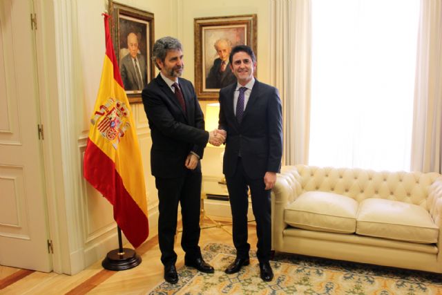 Imagen de archivo, correspondiente a una reunión del pasado año, entre el Presidente del CGPJ, Excmo. Sr. D. Carlos Lesmes Serrano, y el Presidente del COGITI, D. José Antonio Galdón Ruiz, Foto 1