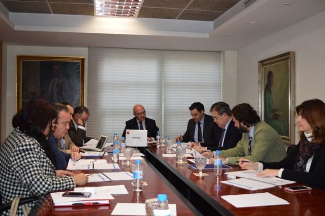 La primera reunión de la Estrategia por el Empleo de Calidad fija como objetivo acabar 2017 con una tasa de paro del 17,5 por ciento - 1, Foto 1