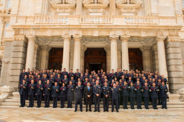 La promocion de 2017 de la AGA visita el Palacio Consistorial - 1, Foto 1