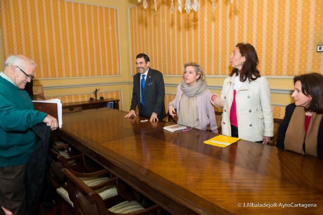 El alcalde y la consejera de Medio Ambiente se reunen con vecinos de El Hondon - 1, Foto 1