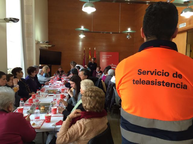 Derechos Sociales atiende más de 115.000 llamadas durante 2016 desde el servicio de Teleasistencia - 1, Foto 1