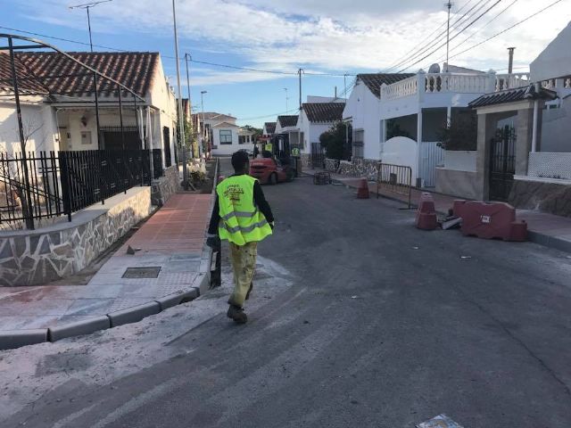 El superávit de 2017 se destina a la renovación de asfaltado y aceras en distintos puntos del municipio - 2, Foto 2