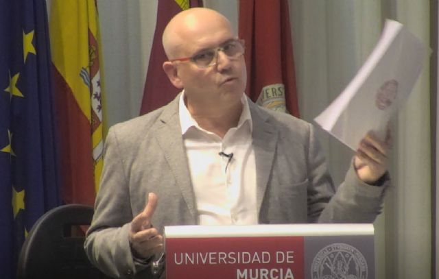 Gómez tiene un plan - 1, Foto 1