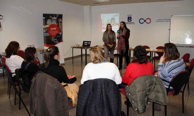 El programa ‘Gira Mujeres’ forma y asesora a un grupo de emprendedoras en el Centro Municipal de Empleo y Formación - 1, Foto 1