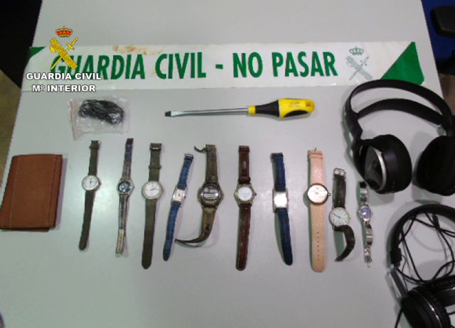 La Guardia Civil desarticula un grupo delictivo juvenil dedicado a robar en viviendas de veraneo del Mar Menor - 2, Foto 2
