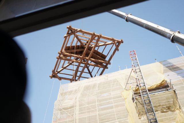 La consejera Noelia Arroyo asiste a los trabajos para cubrir la torre del campanario de la iglesia de Santa María de Cartagena - 1, Foto 1