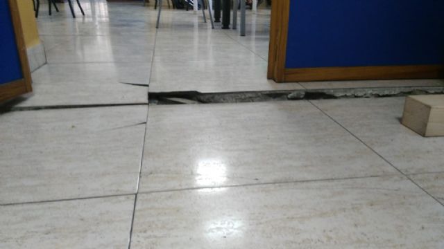 El PP solicita al gobierno local que solucione los problemas de hundimiento del suelo en el local de La Pulgara - 1, Foto 1