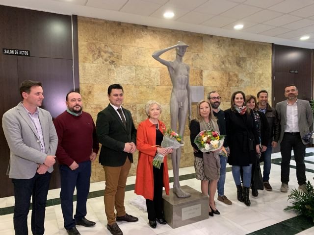 La familia del escultor y pintor José Julián Buhígues dona una escultura del artista sanjaviereño al Ayuntamiento - 2, Foto 2