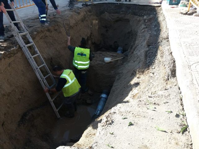 El Ayuntamiento solicita a la Mancomunidad de Canales del Taibilla la sustitución de la tubería que abastece a varios barrios de Puerto Lumbreras por el gran perjuicio que supone a la población - 1, Foto 1